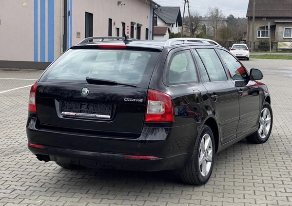 Skoda Octavia cena 28900 przebieg: 212000, rok produkcji 2011 z Poręba małe 254